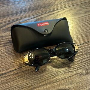 Supreme Plaza Sunglasses Black/Gold